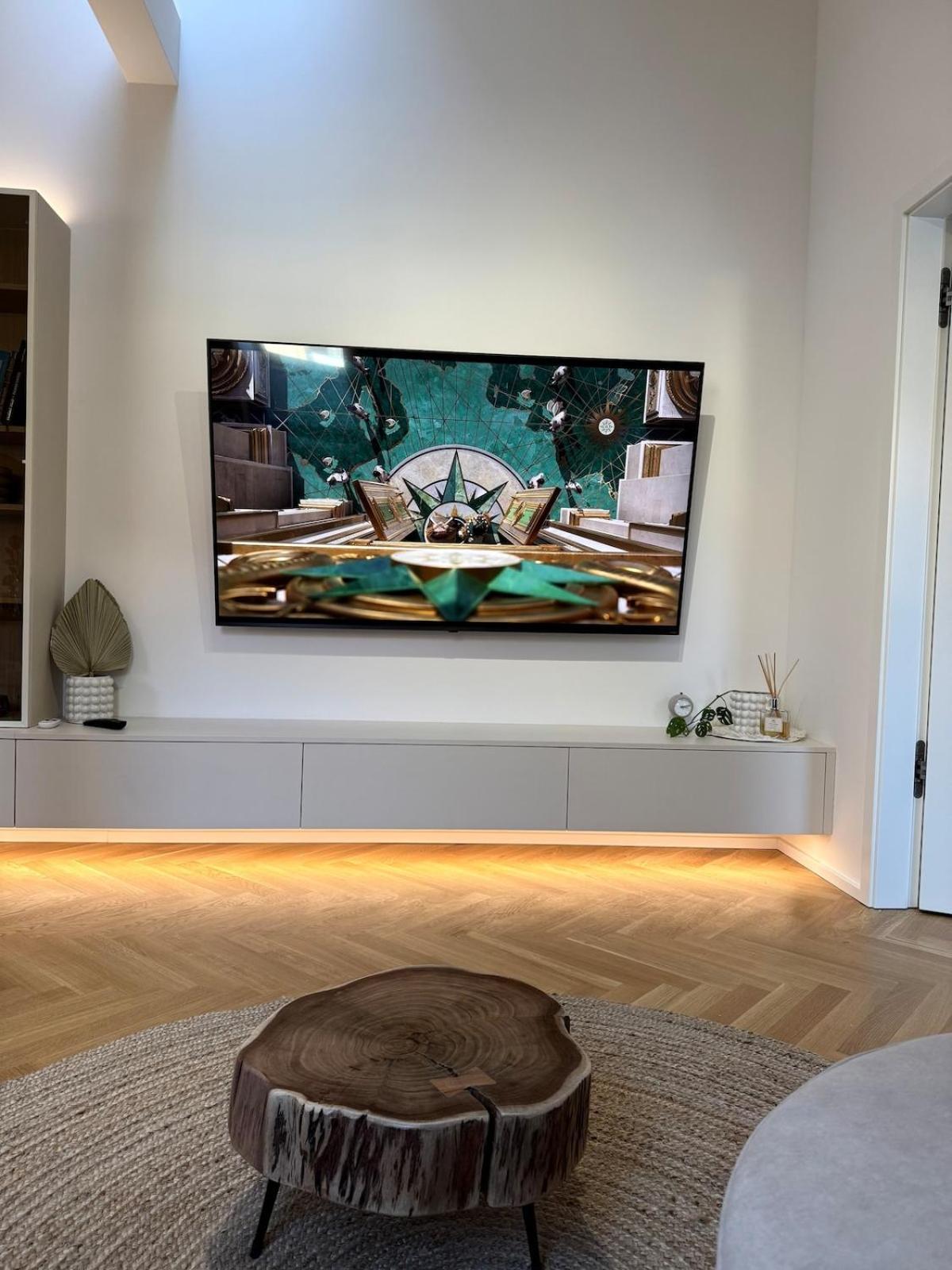 Apartment Luxury New With Balcony Steps From Wenceslas Square