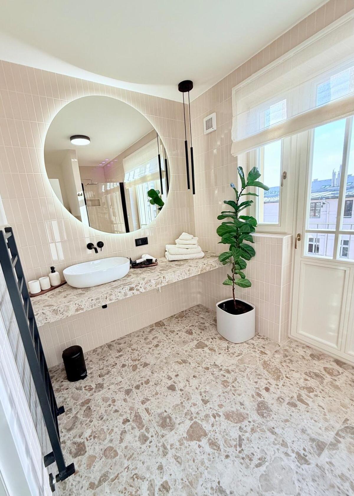 Luxury New With Balcony Steps From Wenceslas Square Apartment Prague