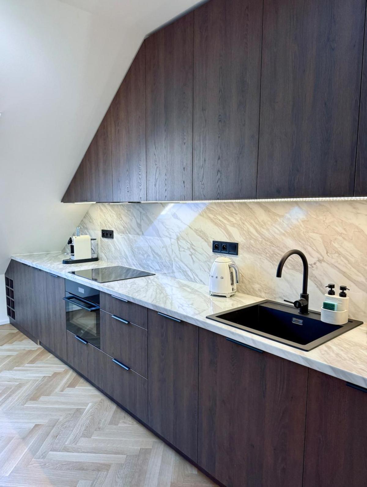 Luxury New With Balcony Steps From Wenceslas Square Apartment *