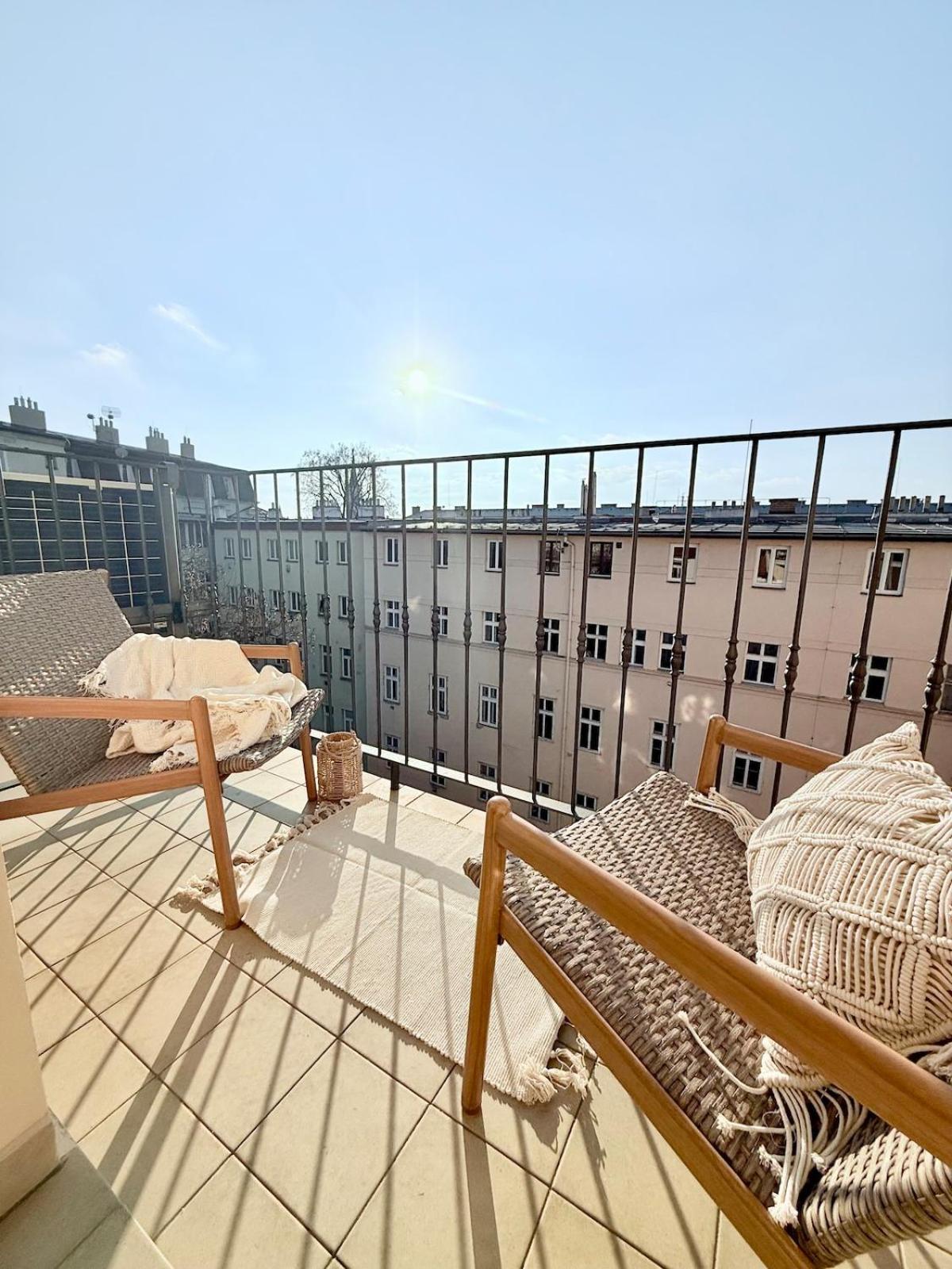 Luxury New With Balcony Steps From Wenceslas Square *