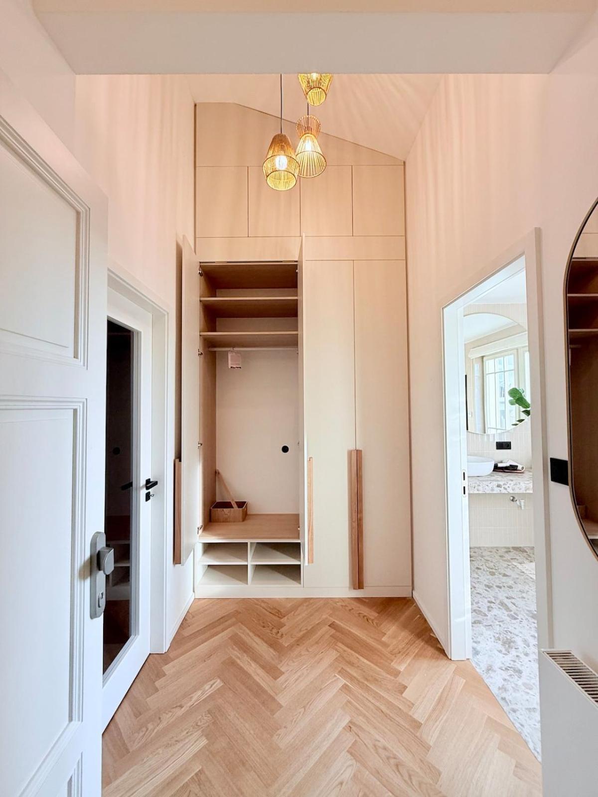 Luxury New With Balcony Steps From Wenceslas Square *