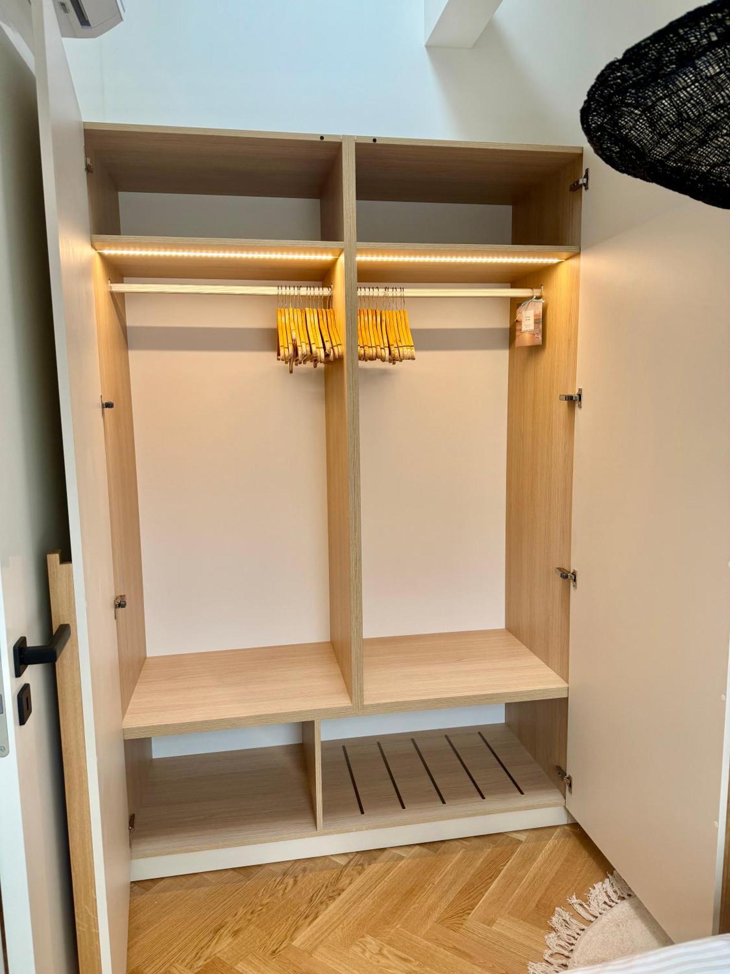 Apartment Luxury New With Balcony Steps From Wenceslas Square