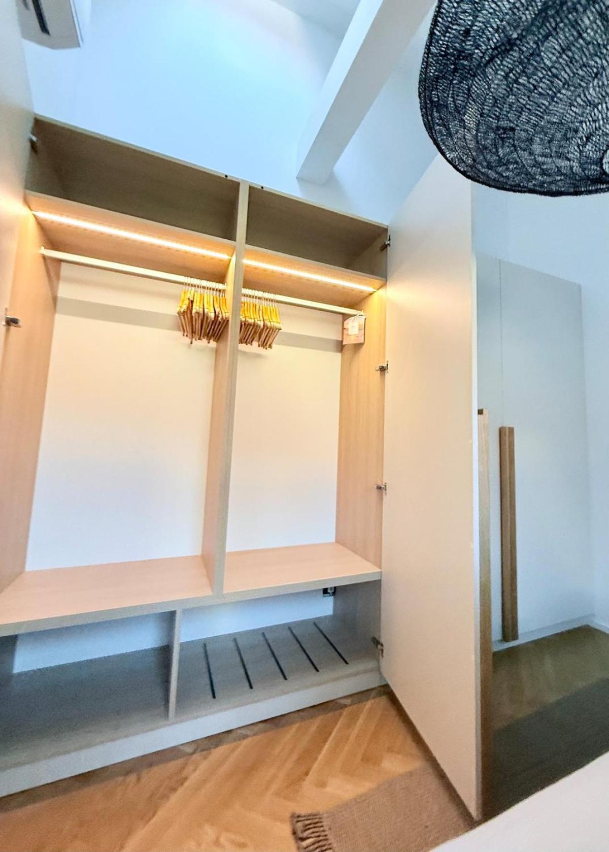 Luxury New With Balcony Steps From Wenceslas Square Appartement