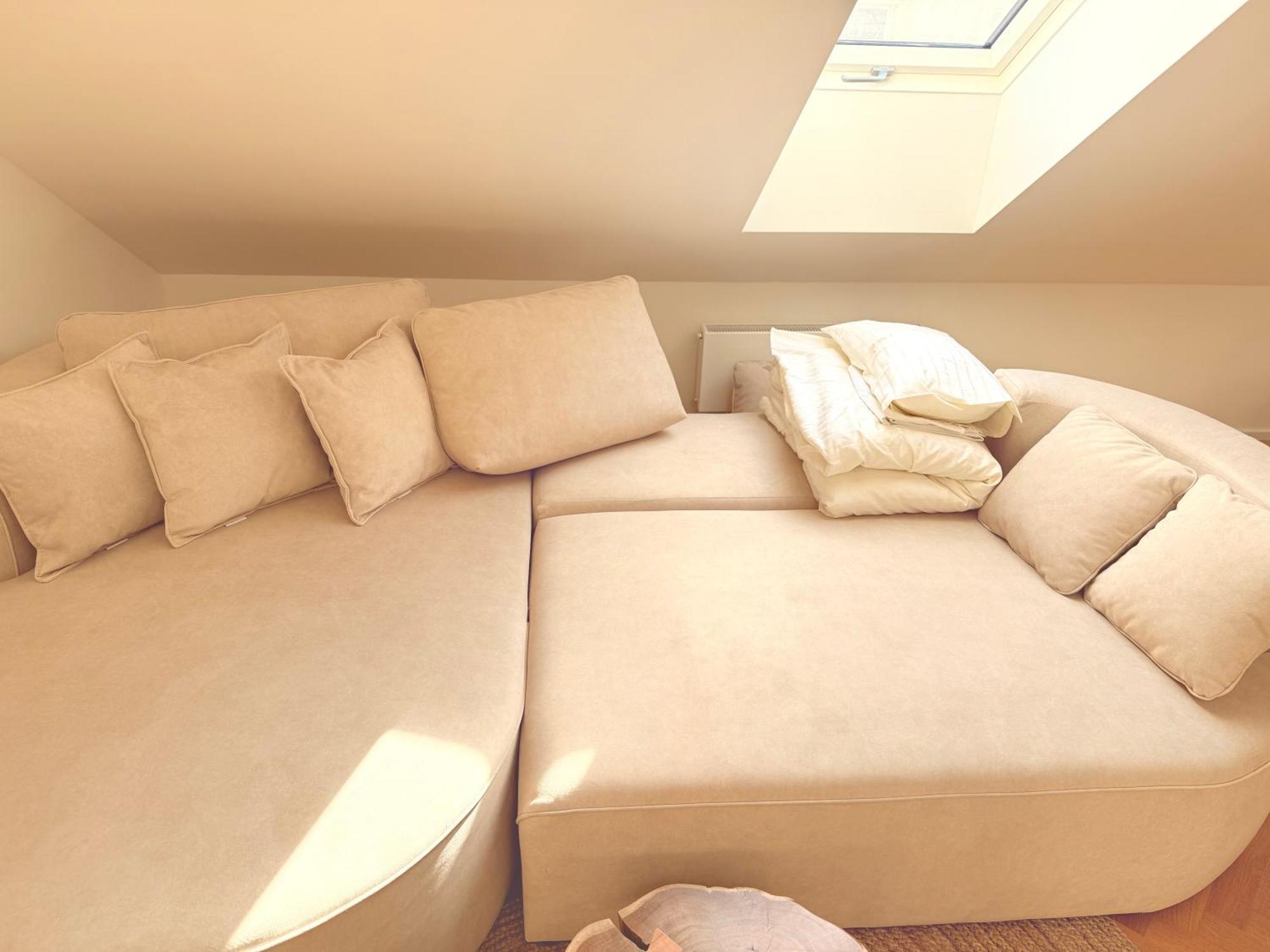 Luxury New With Balcony Steps From Wenceslas Square *